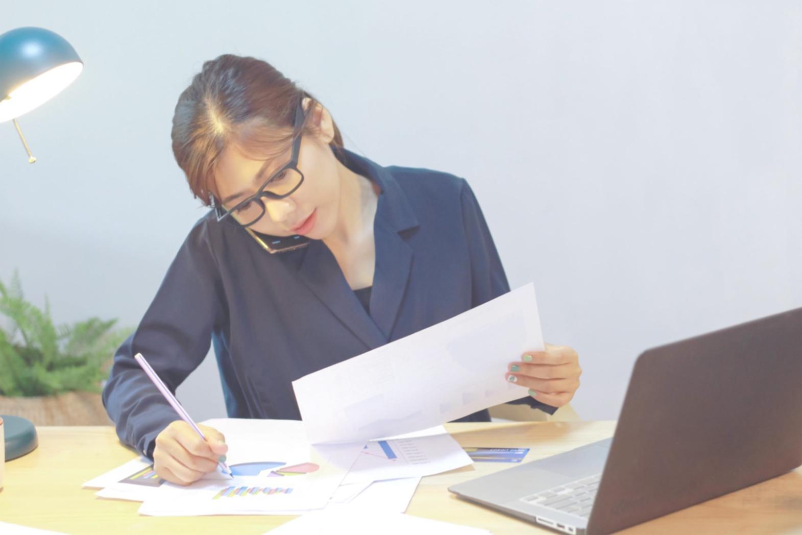 Espace de travail organisé pour gestion budgétaire